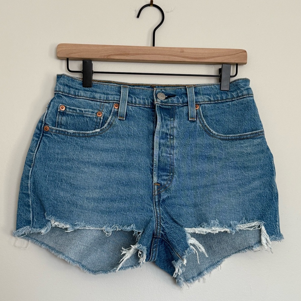 Levi’s 501 Water<Less Blue Jean Shortie Shorts with Button Fly | size 28